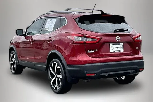 2022 Nissan Rogue Sport SL thumbnail 4