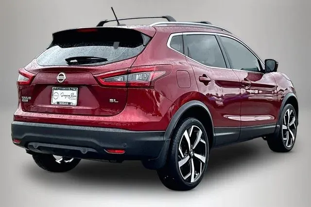 2022 Nissan Rogue Sport SL thumbnail 5