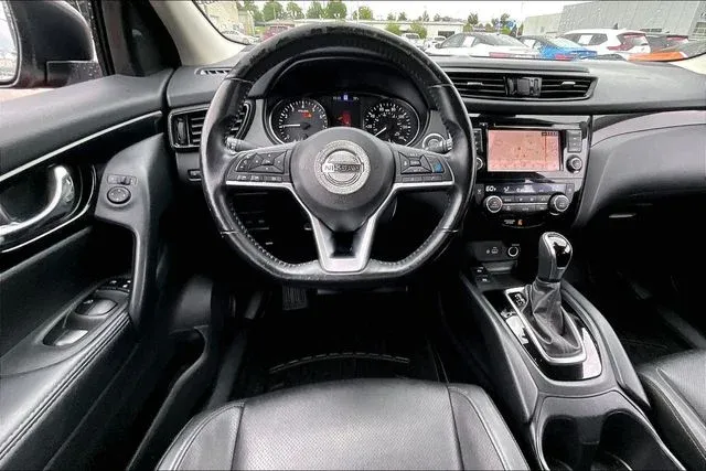2022 Nissan Rogue Sport SL thumbnail 8