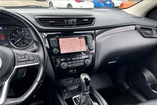 2022 Nissan Rogue Sport SL thumbnail 9