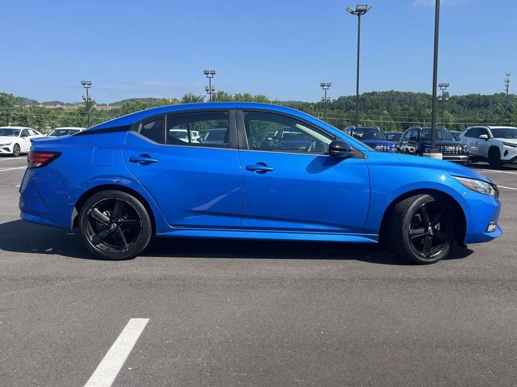 2022 Nissan Sentra SR thumbnail 2