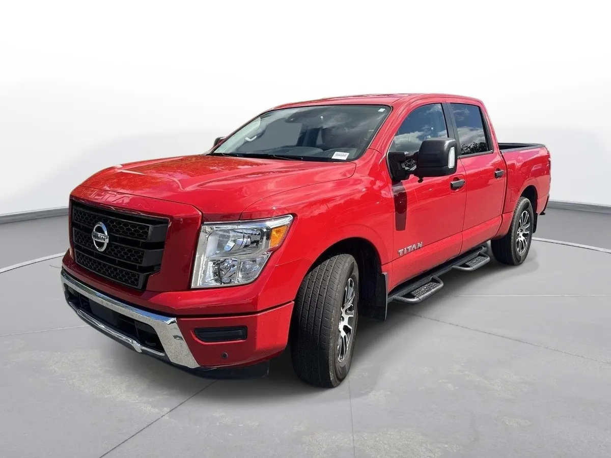2022 Nissan Titan SV thumbnail 2