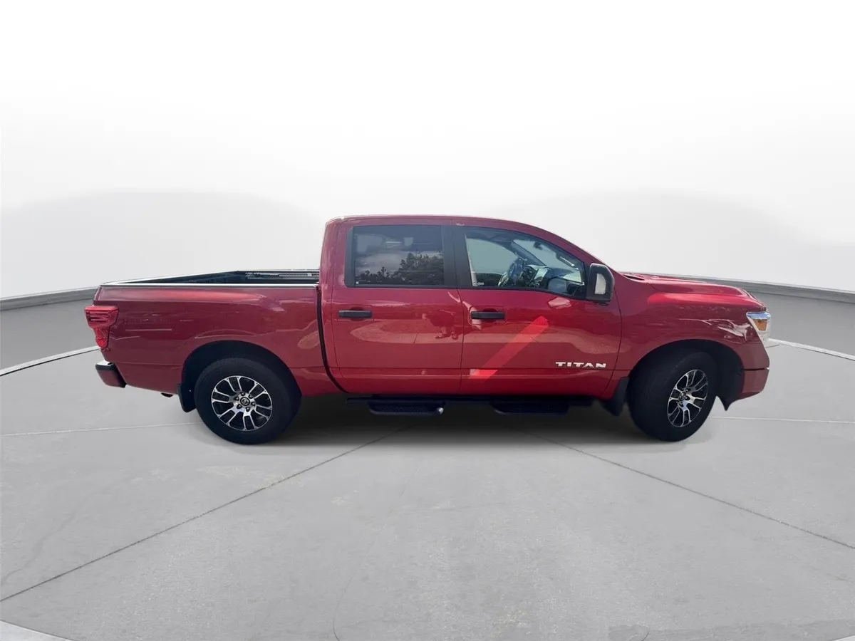 2022 Nissan Titan SV thumbnail 5