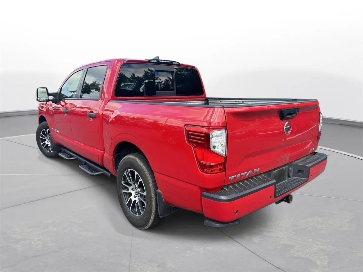 2022 Nissan Titan SV thumbnail 8
