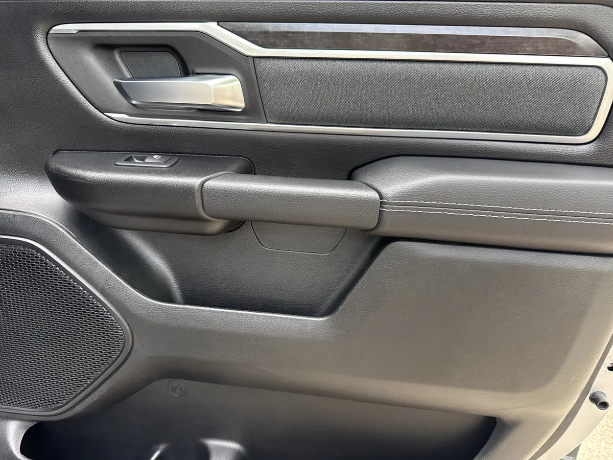 2022 Ram 1500 Big Horn thumbnail 17