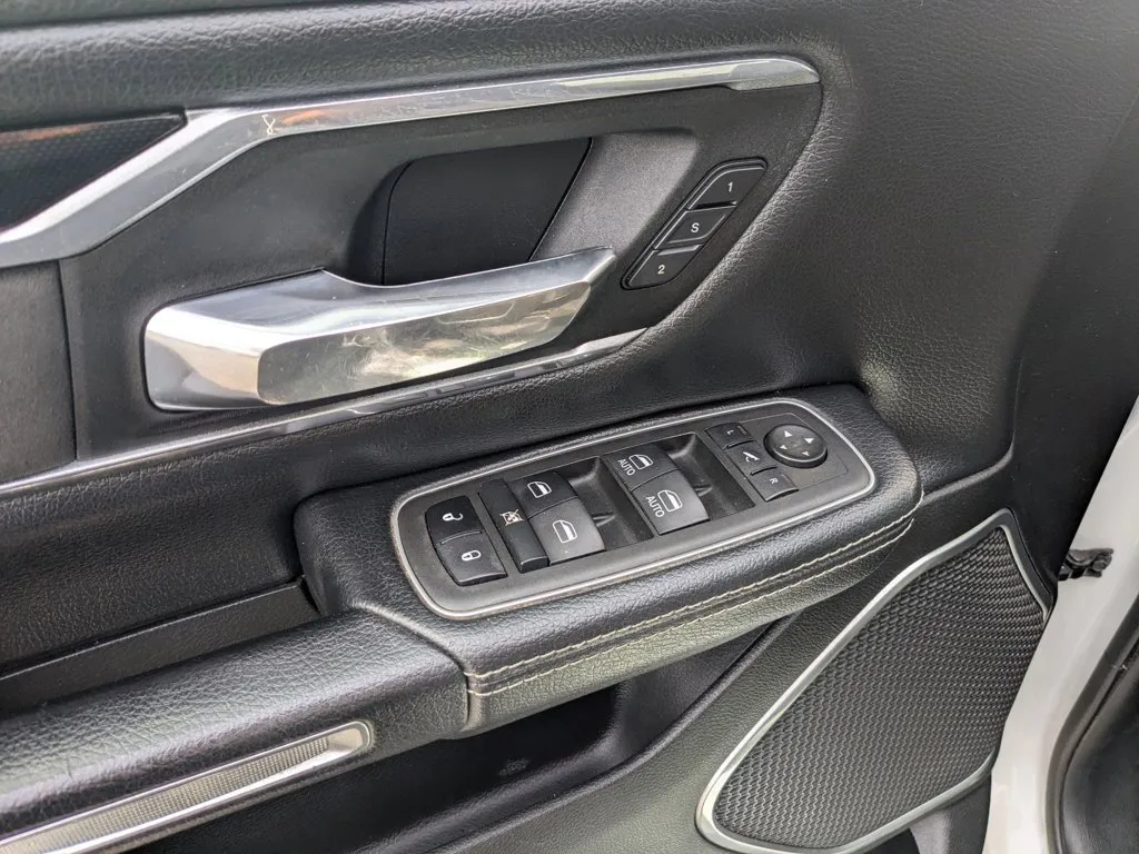 2022 Ram 1500 Laramie thumbnail 12