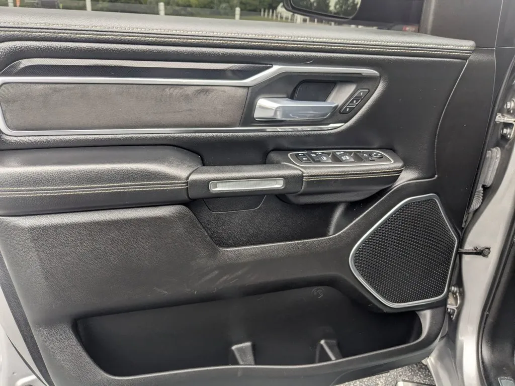 2022 Ram 1500 Laramie thumbnail 11