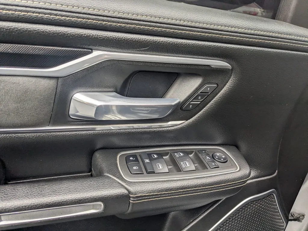 2022 Ram 1500 Laramie thumbnail 12