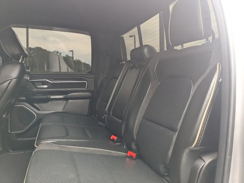 2022 Ram 1500 Laramie thumbnail 23