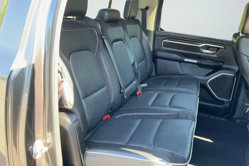 2022 Ram 1500 Laramie thumbnail 21