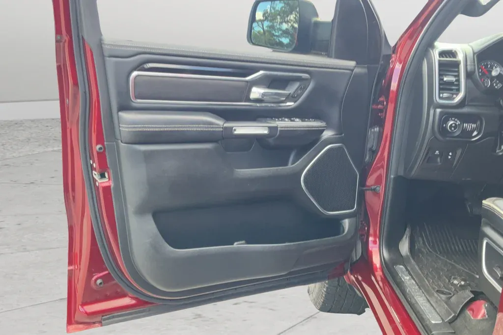 2022 Ram 1500 Laramie thumbnail 11