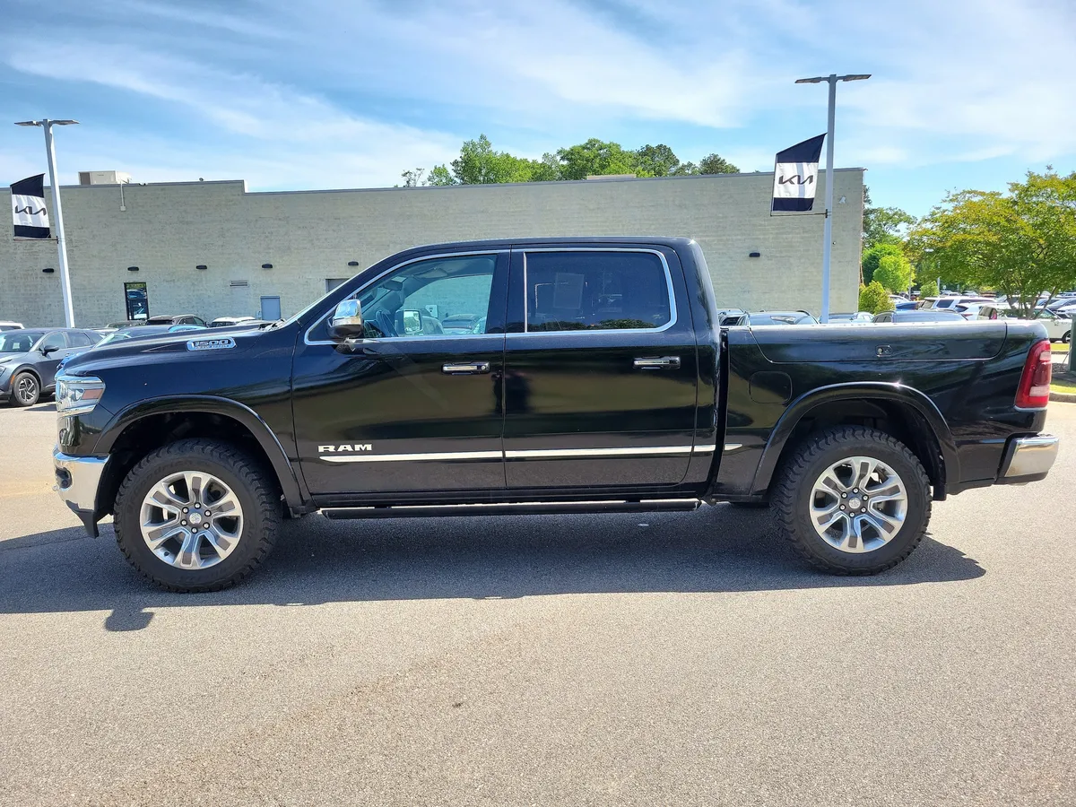 2022 Ram 1500 Limited thumbnail 2