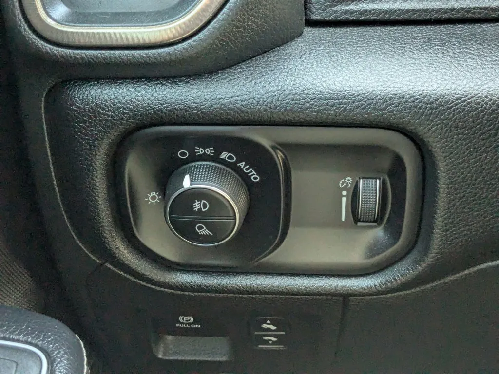 2022 Ram 1500 Rebel thumbnail 21