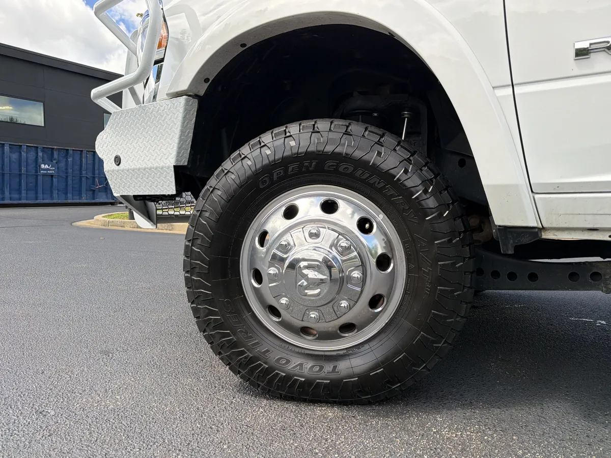 2022 Ram 3500 Laramie thumbnail 16