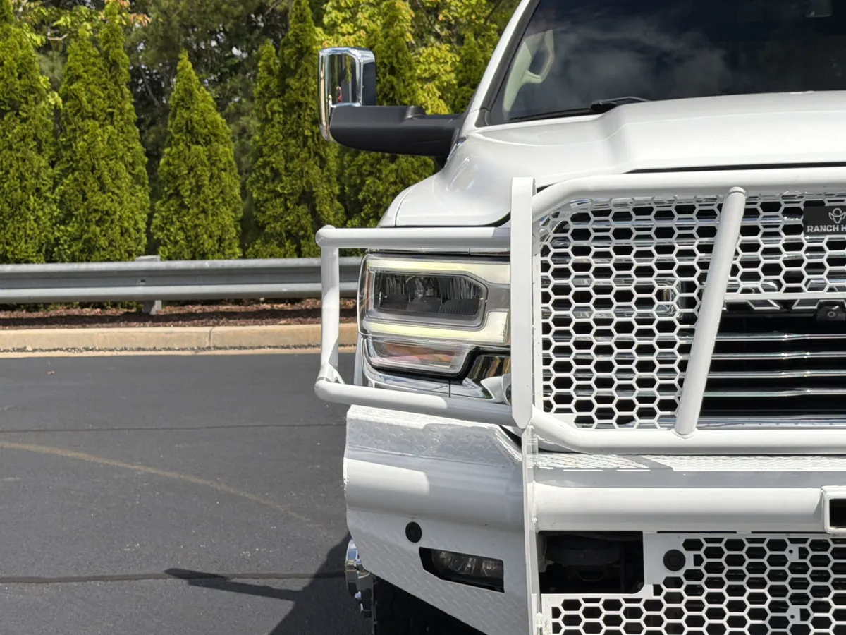 2022 Ram 3500 Laramie thumbnail 17