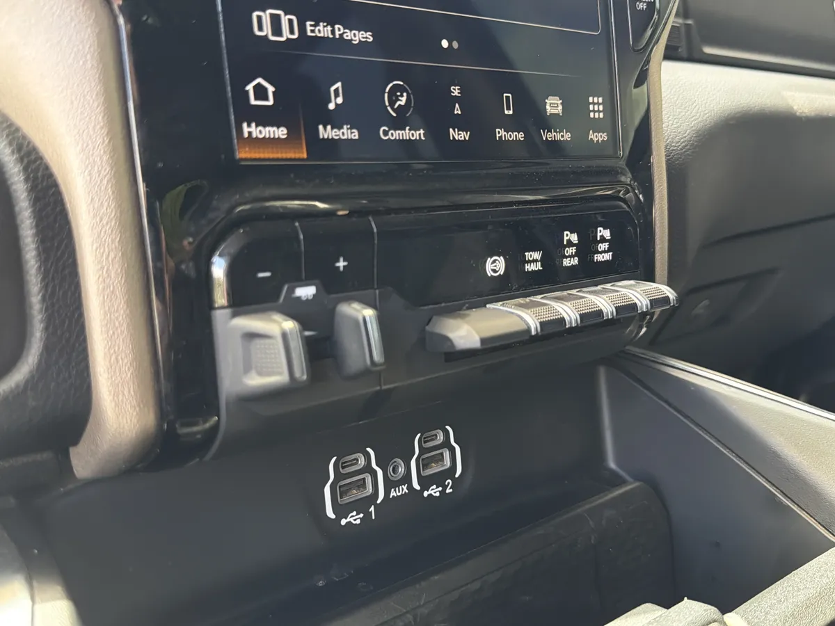 2022 Ram 3500 Laramie thumbnail 36