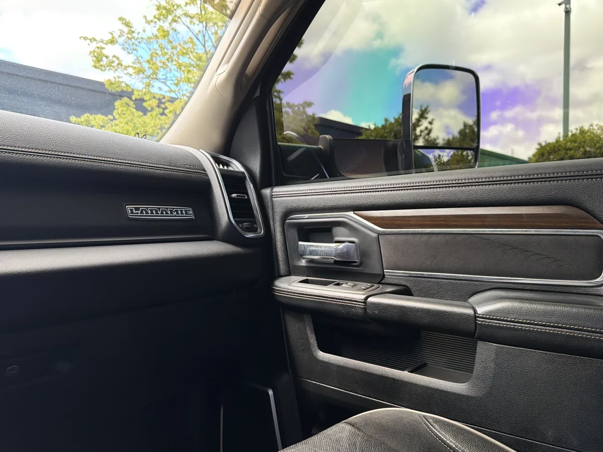 2022 Ram 3500 Laramie thumbnail 42