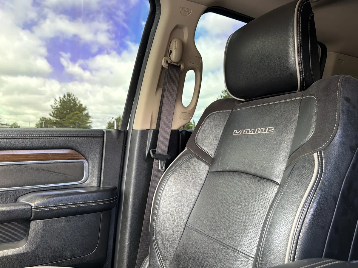2022 Ram 3500 Laramie thumbnail 43