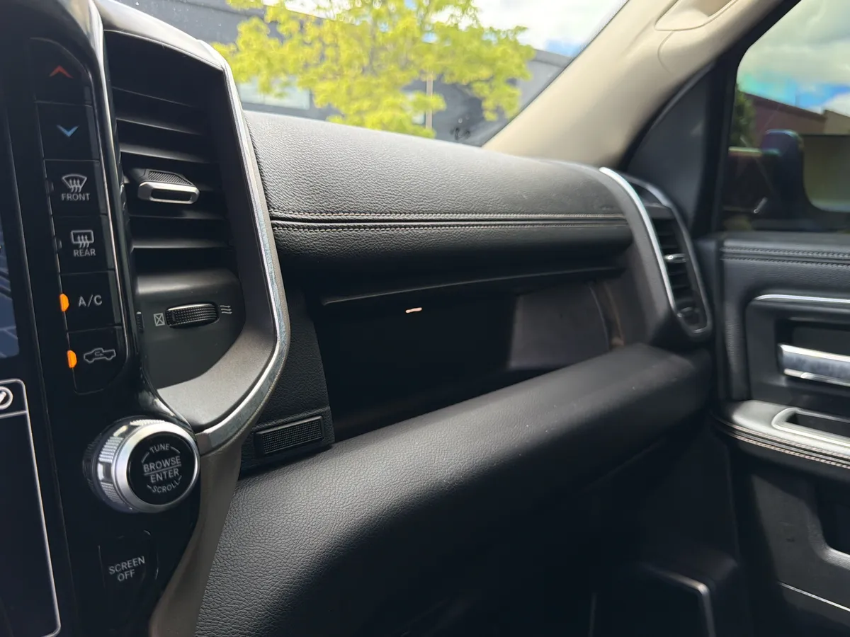 2022 Ram 3500 Laramie thumbnail 44