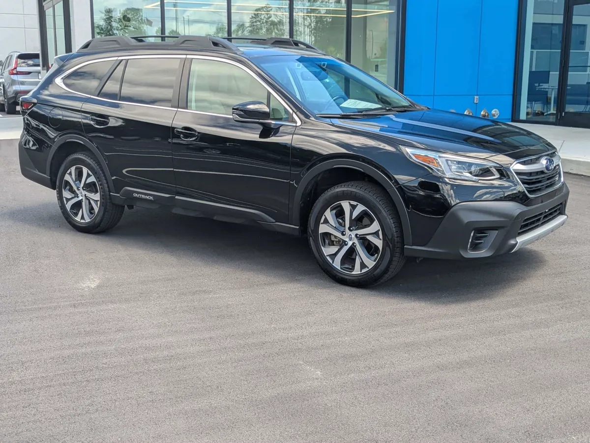 2022 Subaru Outback Limited thumbnail 2