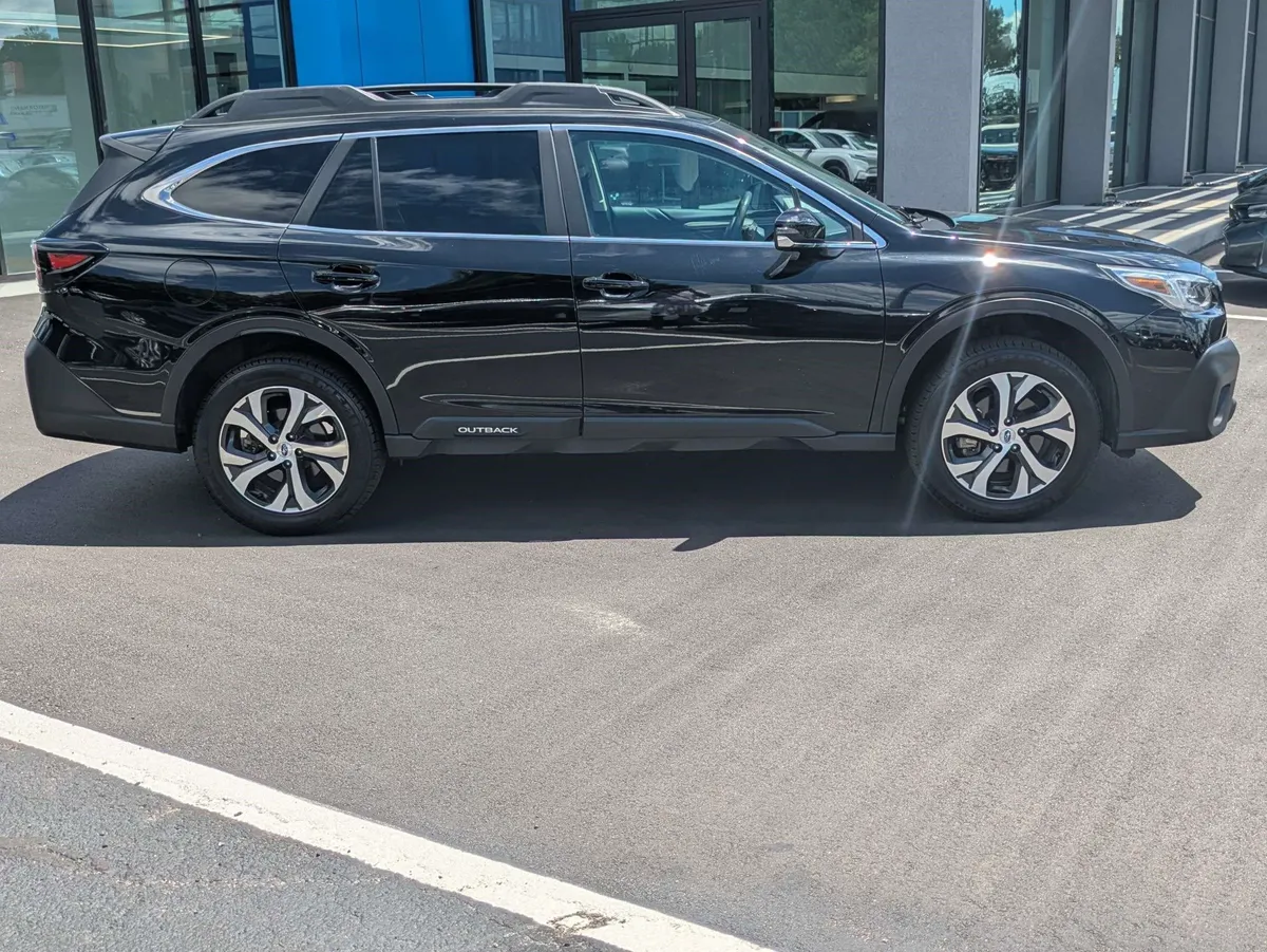 2022 Subaru Outback Limited thumbnail 3