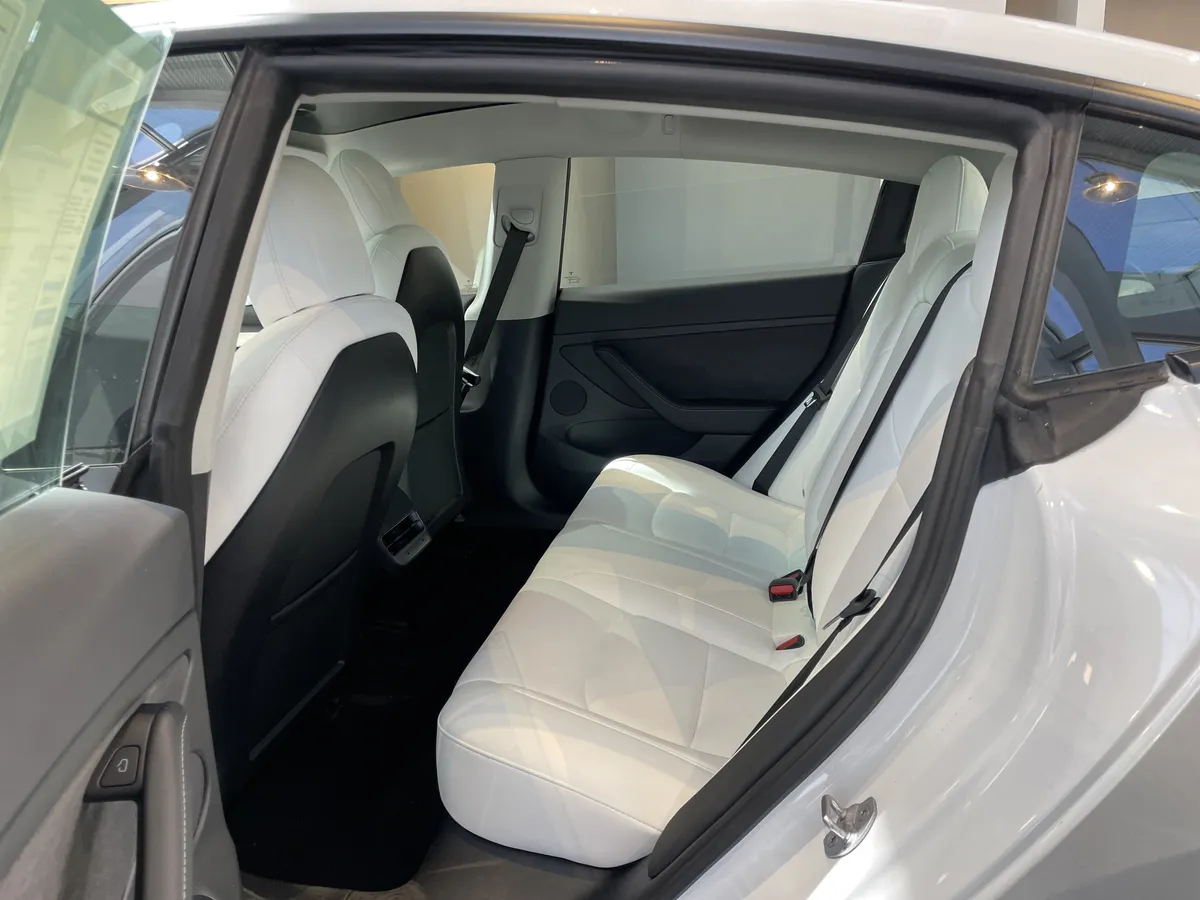 2022 Tesla Model 3 Performance thumbnail 31