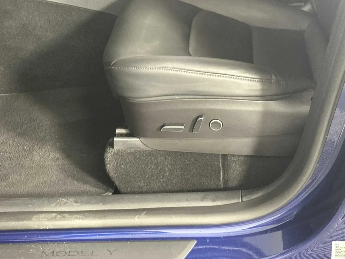2022 Tesla Model Y Long Range thumbnail 10
