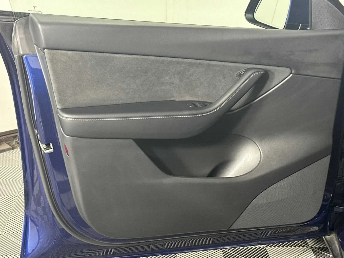 2022 Tesla Model Y Long Range thumbnail 11