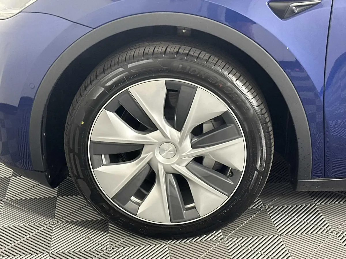 2022 Tesla Model Y Long Range thumbnail 12
