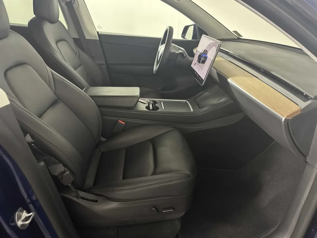 2022 Tesla Model Y Long Range thumbnail 15