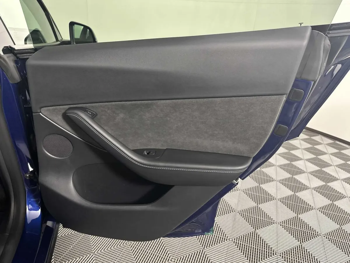 2022 Tesla Model Y Long Range thumbnail 19