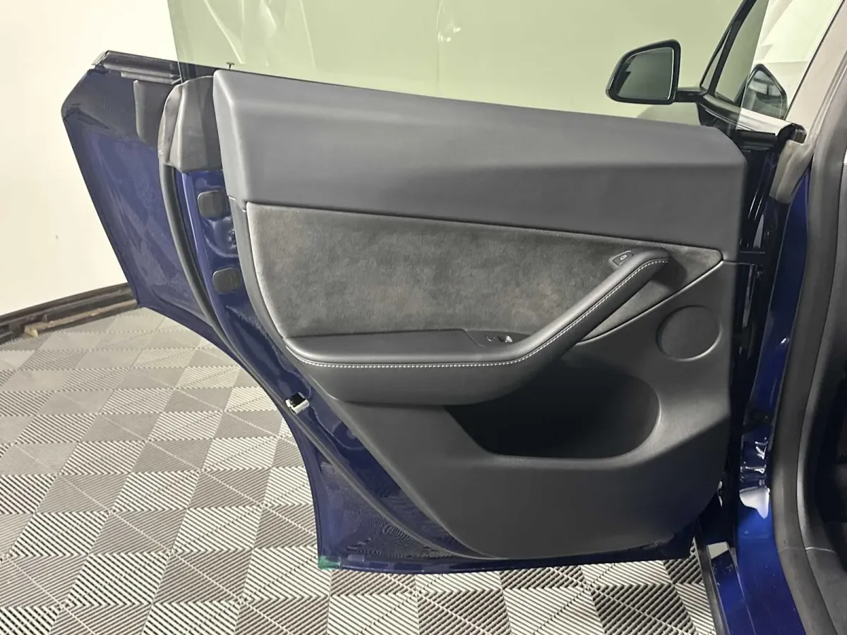 2022 Tesla Model Y Long Range thumbnail 23