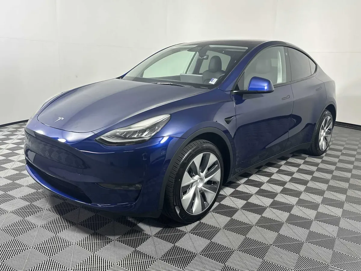 2022 Tesla Model Y Long Range thumbnail 3