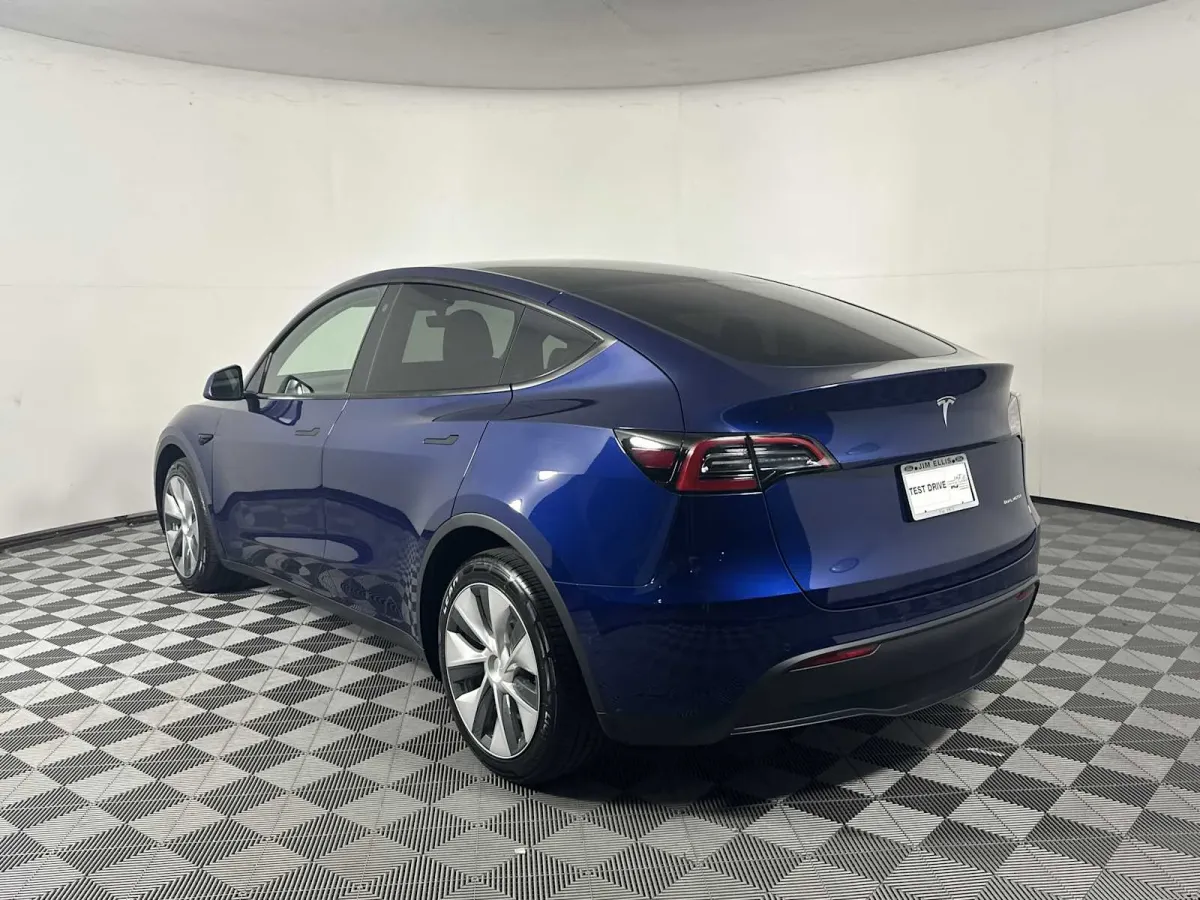 2022 Tesla Model Y Long Range thumbnail 6