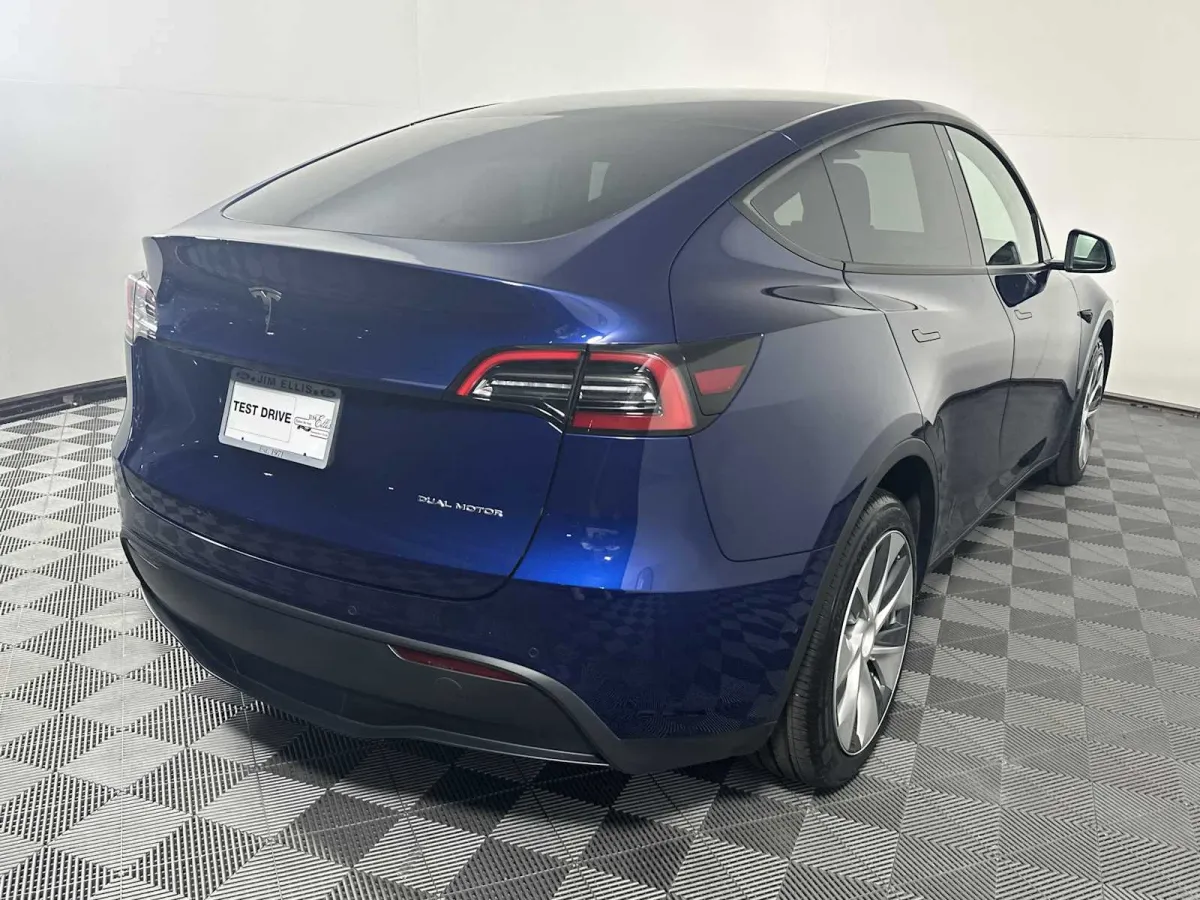 2022 Tesla Model Y Long Range thumbnail 8