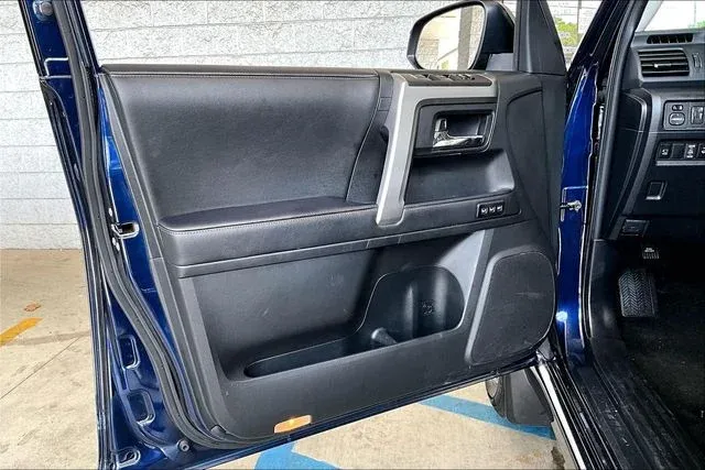 2022 Toyota 4Runner Limited thumbnail 17