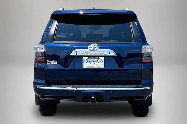 2022 Toyota 4Runner Limited thumbnail 6