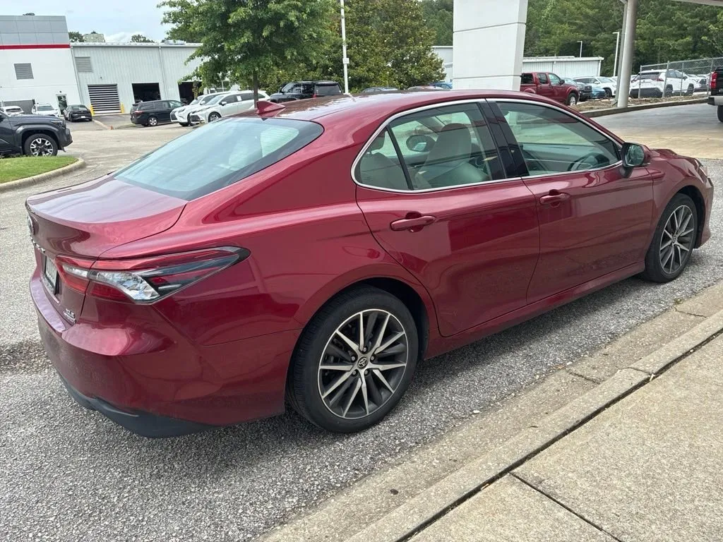 2022 Toyota Camry Hybrid XLE thumbnail 3
