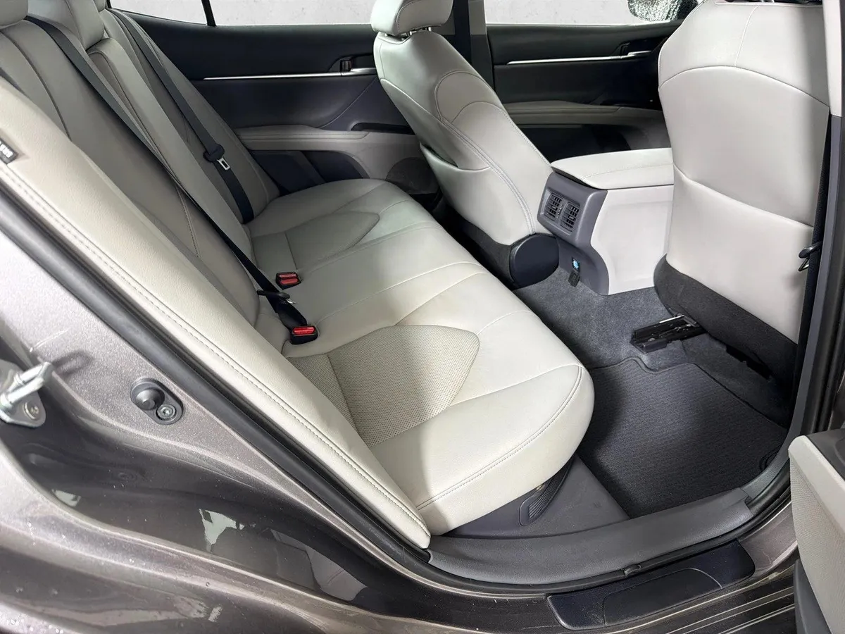 2022 Toyota Camry Hybrid XLE thumbnail 15