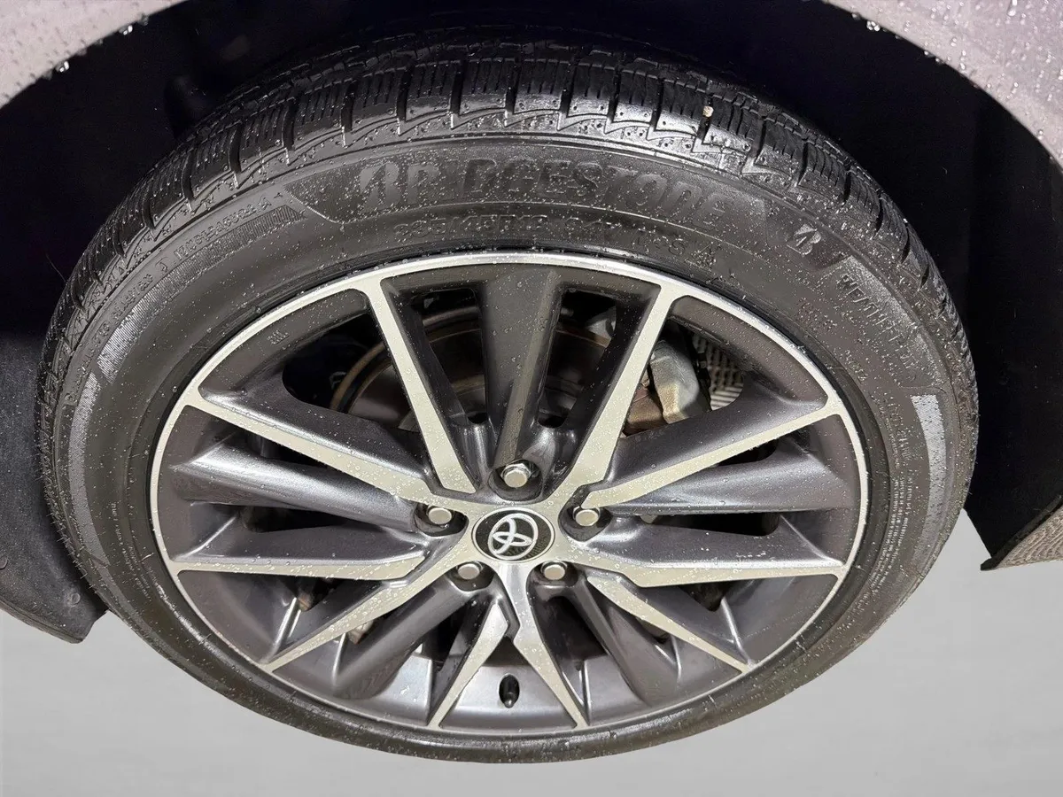 2022 Toyota Camry Hybrid XLE thumbnail 19