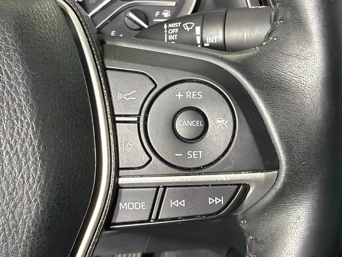 2022 Toyota Camry Hybrid XLE thumbnail 25