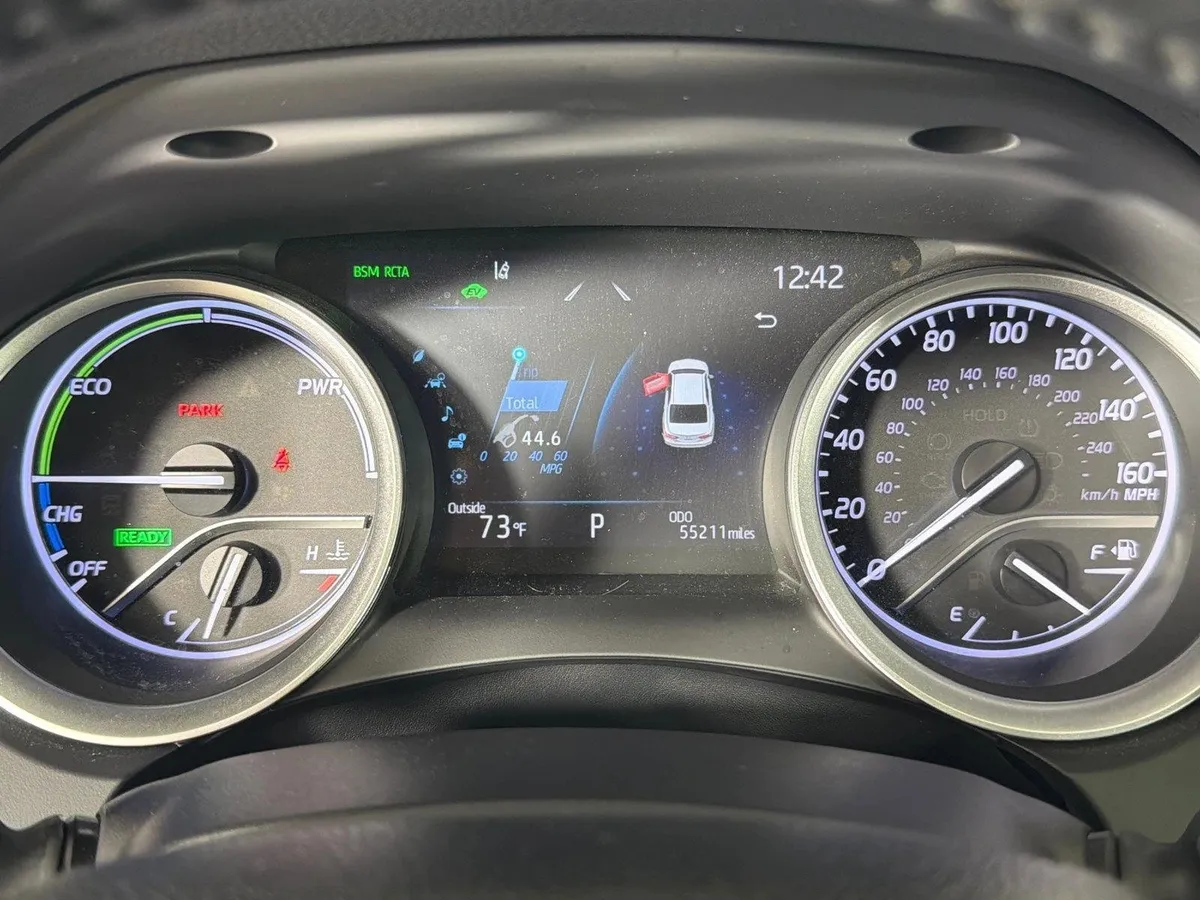 2022 Toyota Camry Hybrid XLE thumbnail 26