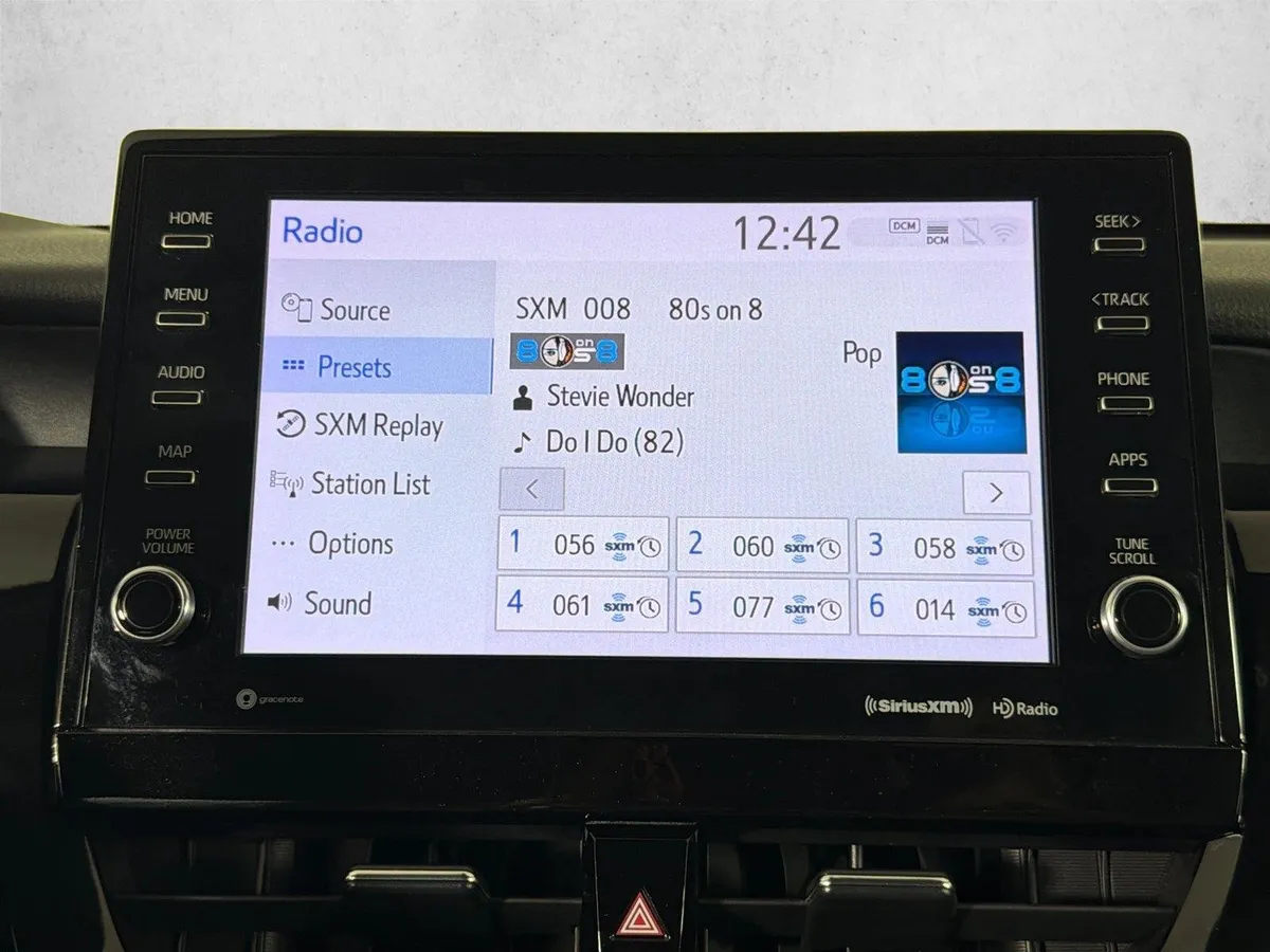 2022 Toyota Camry Hybrid XLE thumbnail 28