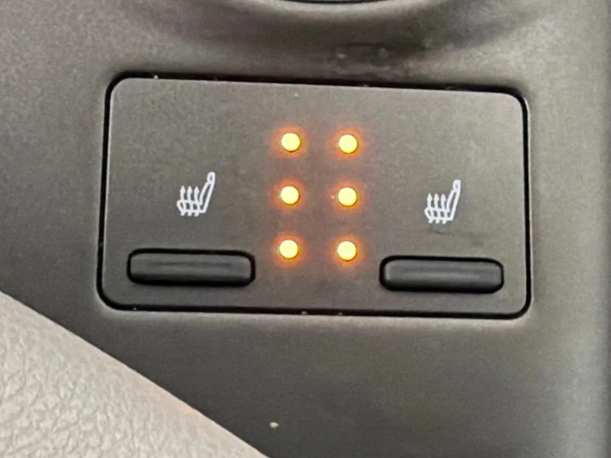 2022 Toyota Camry Hybrid XLE thumbnail 30