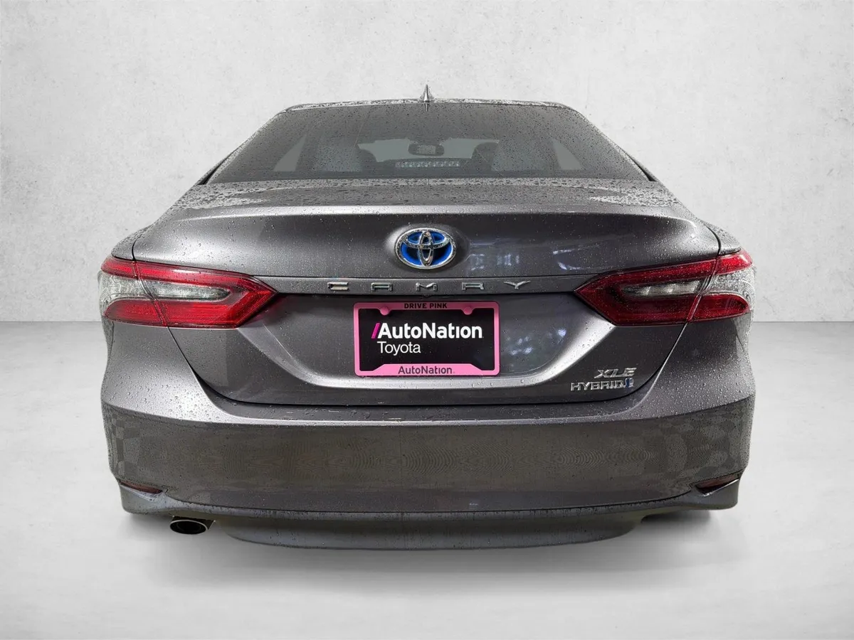 2022 Toyota Camry Hybrid XLE thumbnail 4