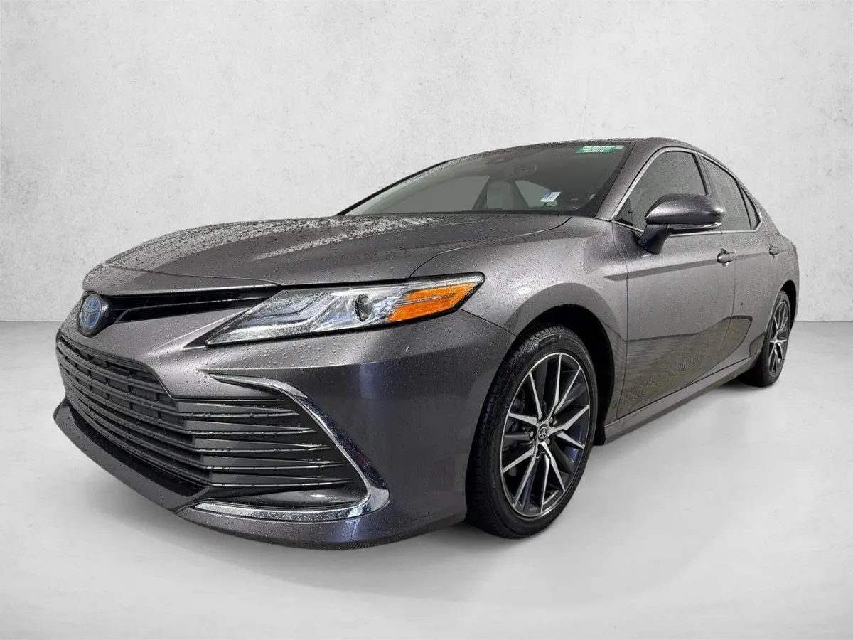 2022 Toyota Camry Hybrid XLE thumbnail 7