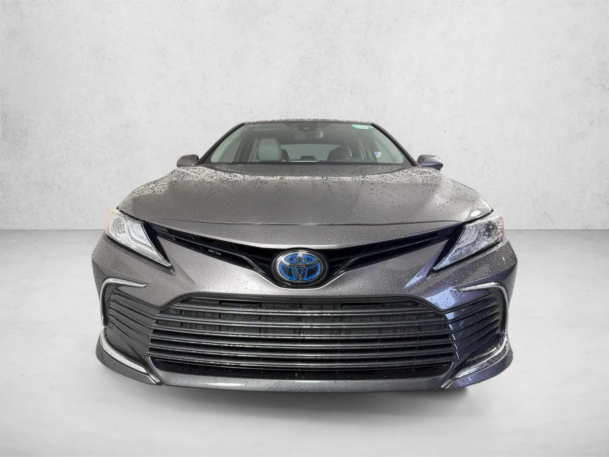 2022 Toyota Camry Hybrid XLE thumbnail 8