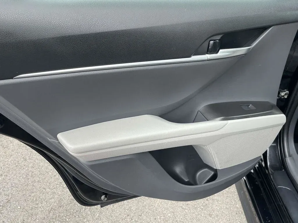 2022 Toyota Camry SE thumbnail 11
