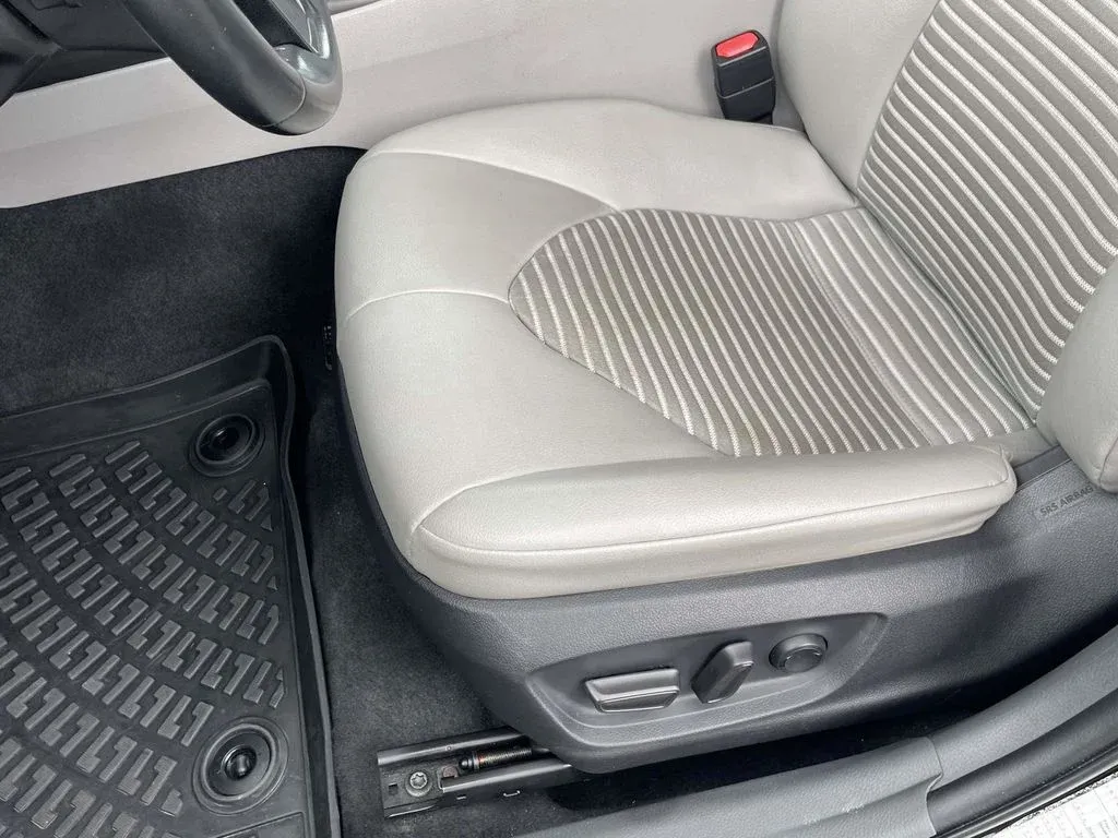 2022 Toyota Camry SE thumbnail 13