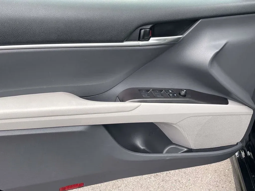 2022 Toyota Camry SE thumbnail 14